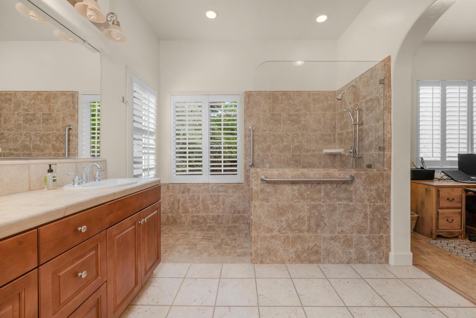 Visalia, California, 93291, United States, 4 Bedrooms Bedrooms, ,3 BathroomsBathrooms,Residential,For Sale,2009986