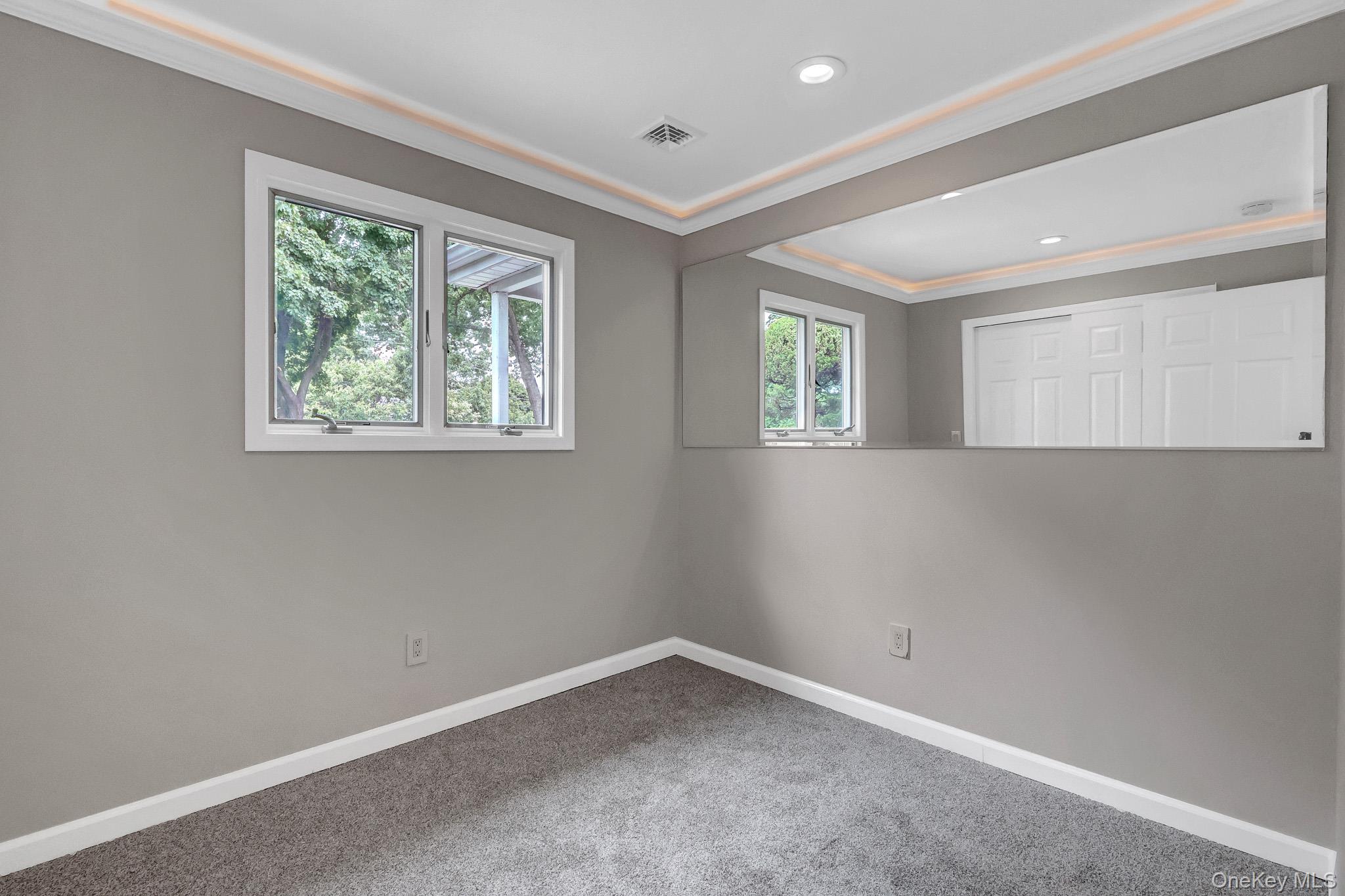  466 W 4th Street, West Islip, NY, 11795 - 物件實景