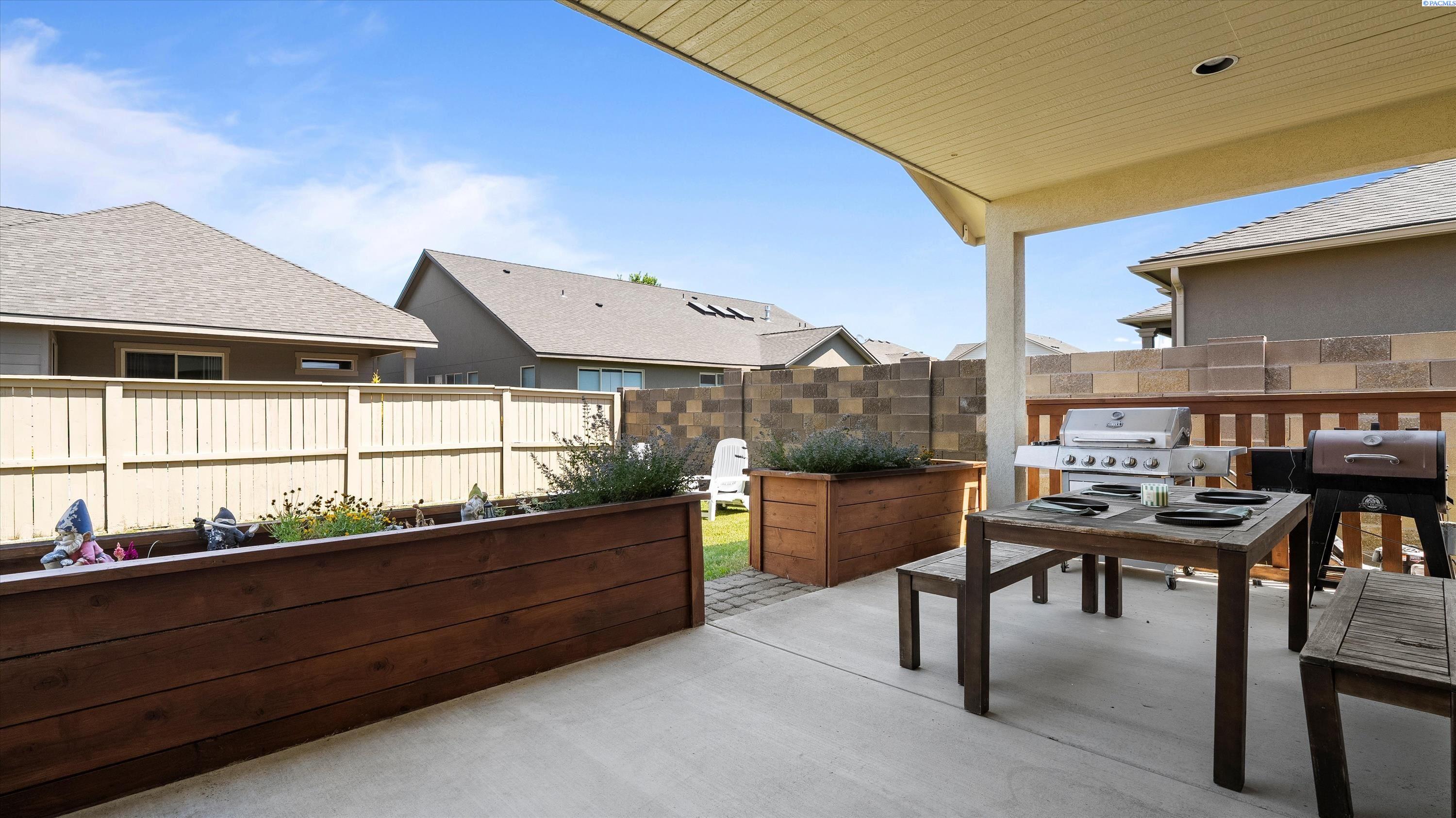 Richland, Washington, 99354, United States, 3 Bedrooms Bedrooms, ,2 BathroomsBathrooms,Residential,For Sale,1896289