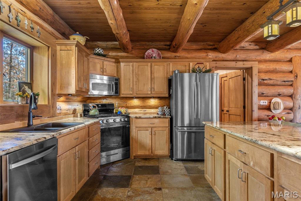 Farmington, Missouri, 63640, United States, 3 Bedrooms Bedrooms, ,4 BathroomsBathrooms,Residential,For Sale,1991980