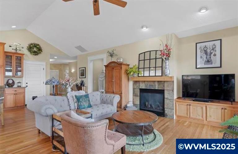 Salem, Oregon, 97306, United States, 4 Bedrooms Bedrooms, ,3 BathroomsBathrooms,Residential,For Sale,1989443