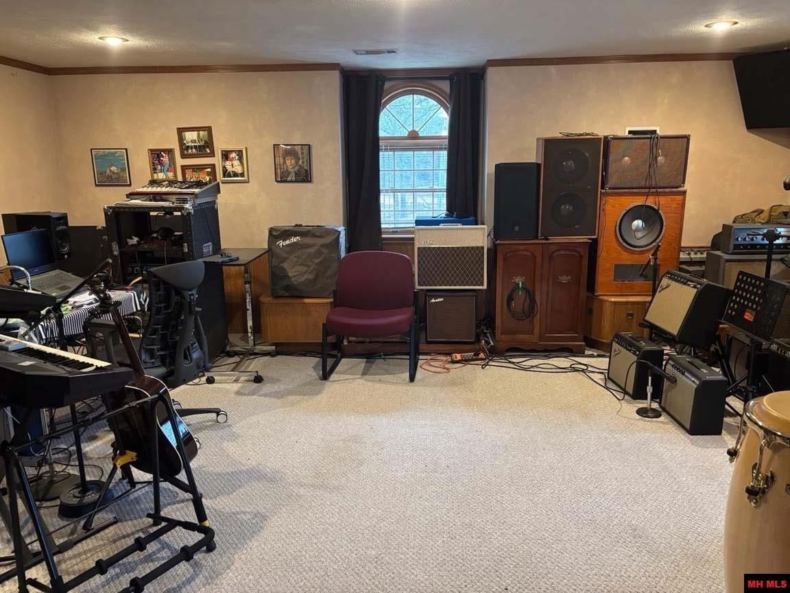 Mountain Home, Arkansas, 72653, United States, 4 Bedrooms Bedrooms, ,5 BathroomsBathrooms,Residential,For Sale,1981288