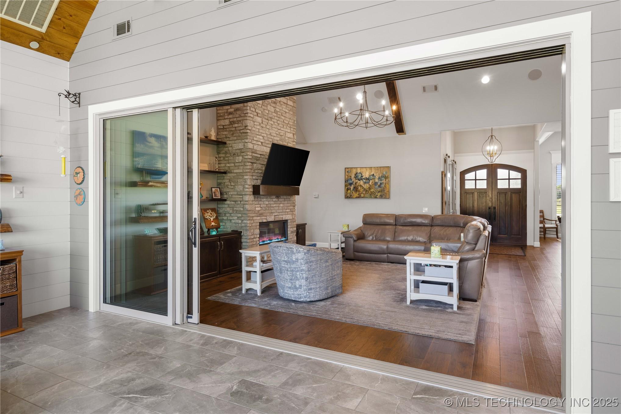 Fort Gibson, Oklahoma, 74434, United States, 4 Bedrooms Bedrooms, ,4 BathroomsBathrooms,Residential,For Sale,2005878