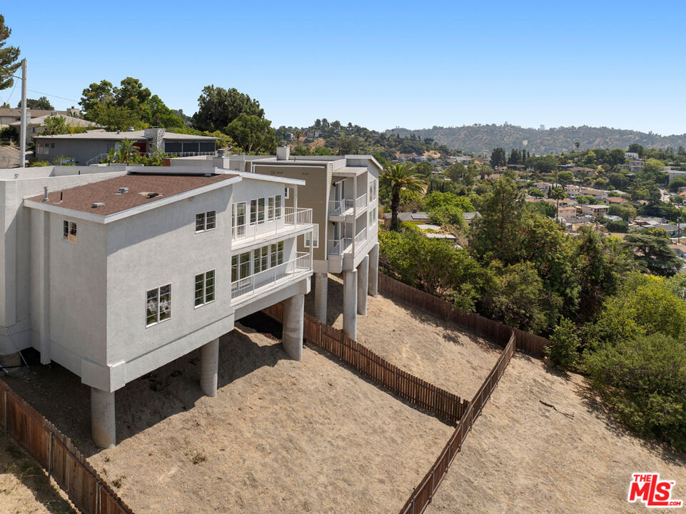 Los Angeles, California, 90065, United States, 3 Bedrooms Bedrooms, ,3 BathroomsBathrooms,Residential,For Sale,1925113