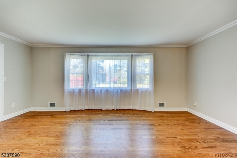 Branchburg Twp., New Jersey, 08876, United States, 4 Bedrooms Bedrooms, ,3 BathroomsBathrooms,Residential,For Sale,1992808