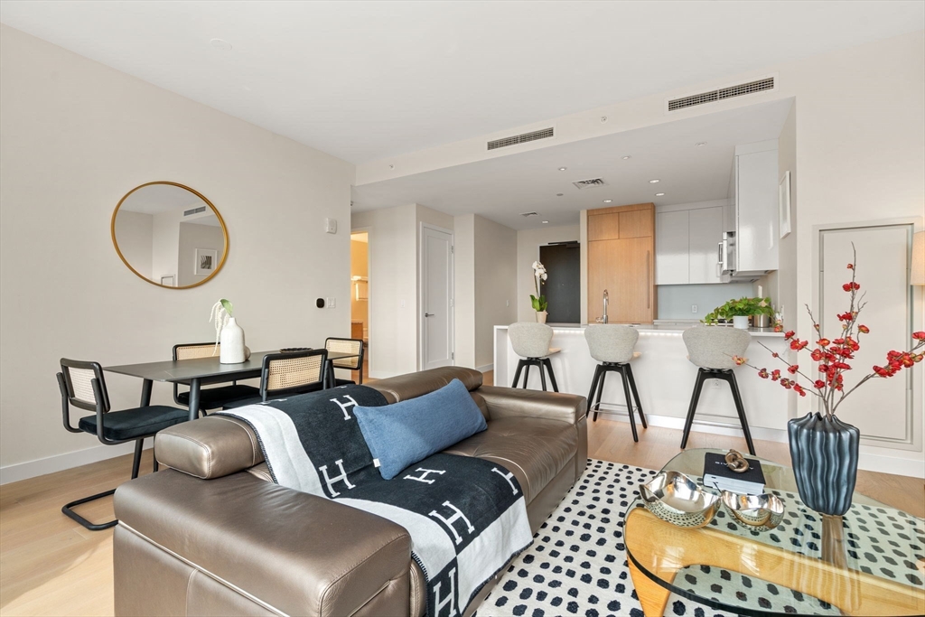 Boston, Massachusetts, 02215, United States, 2 Bedrooms Bedrooms, ,2 BathroomsBathrooms,Residential,For Sale,1941933