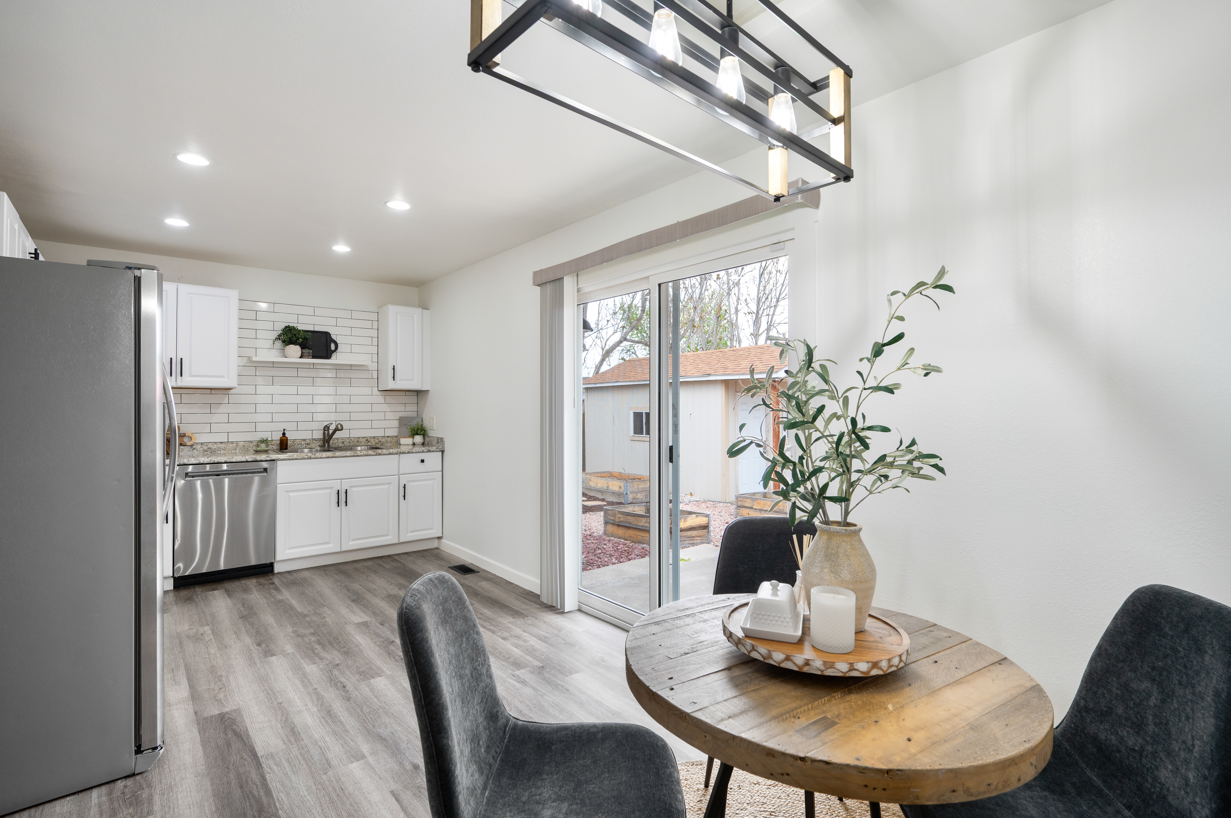  Beautifully Updated Tri-Level Home in Montbello - 物件實景