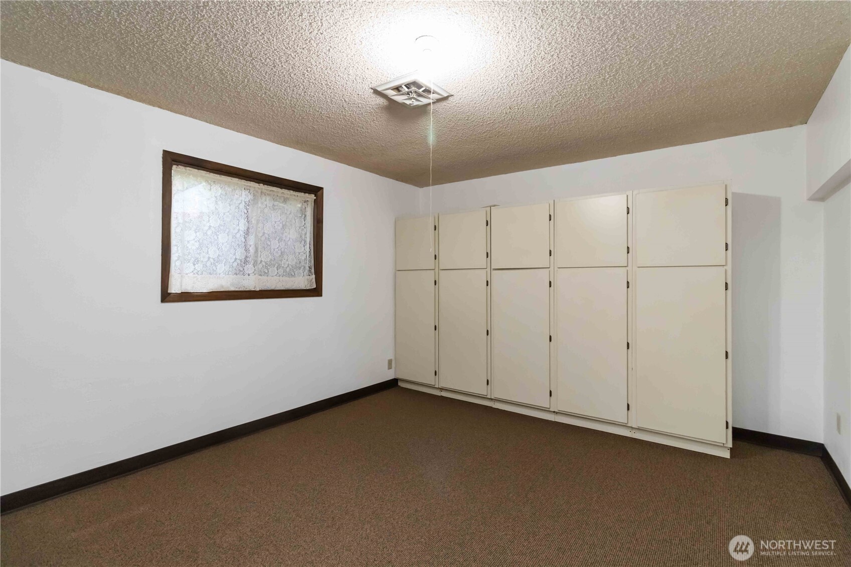 Longview, Washington, 98632, United States, 4 Bedrooms Bedrooms, ,2 BathroomsBathrooms,Residential,For Sale,1986535