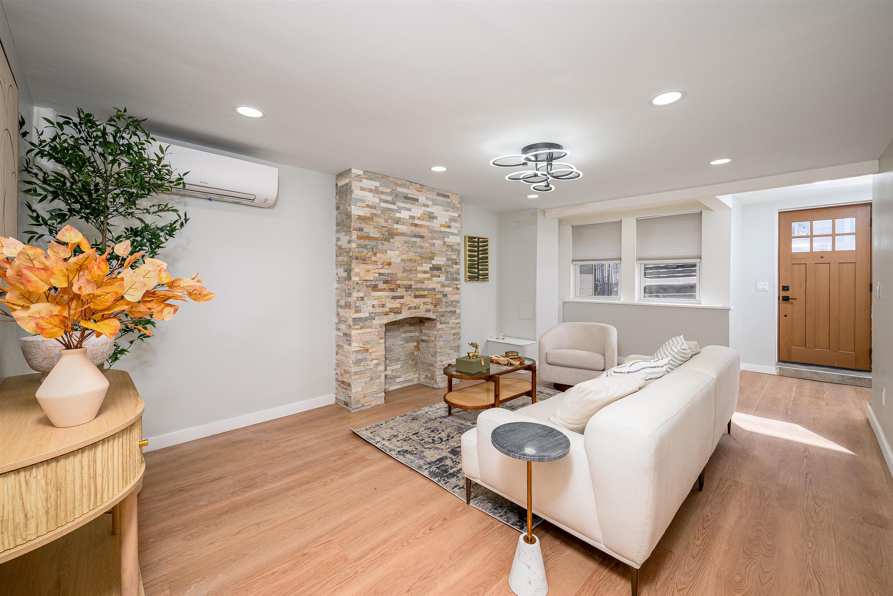 Jersey City, New Jersey, 07307, United States, 3 Bedrooms Bedrooms, ,2 BathroomsBathrooms,Residential,For Sale,1996189