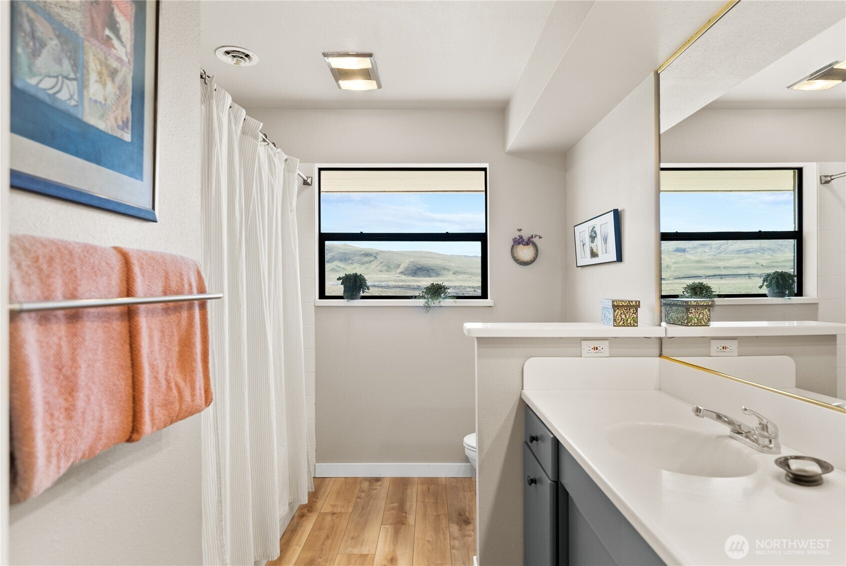 Okanogan, Washington, 98840, United States, 3 Bedrooms Bedrooms, ,2 BathroomsBathrooms,Residential,For Sale,1786609