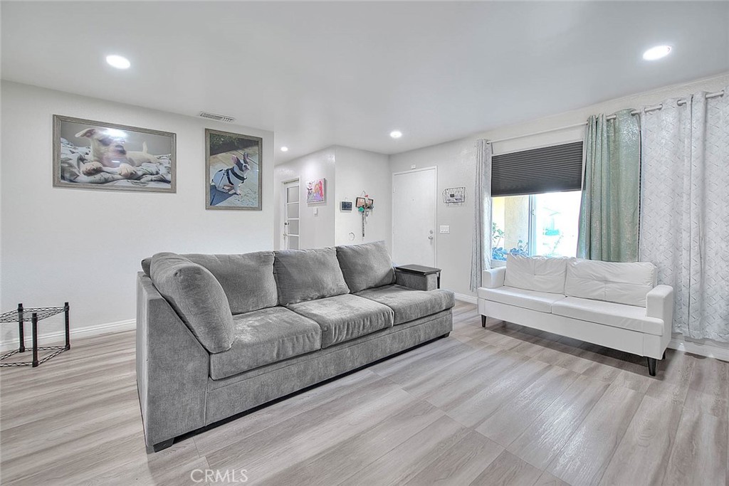 Jurupa Valley, California, 92509, United States, 4 Bedrooms Bedrooms, ,2 BathroomsBathrooms,Residential,For Sale,1998083