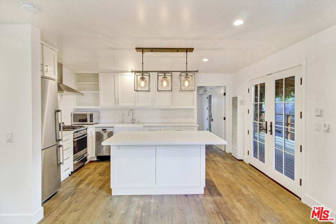 Venice, California, 90291, United States, 7 Bedrooms Bedrooms, ,Residential,For Sale,1700344
