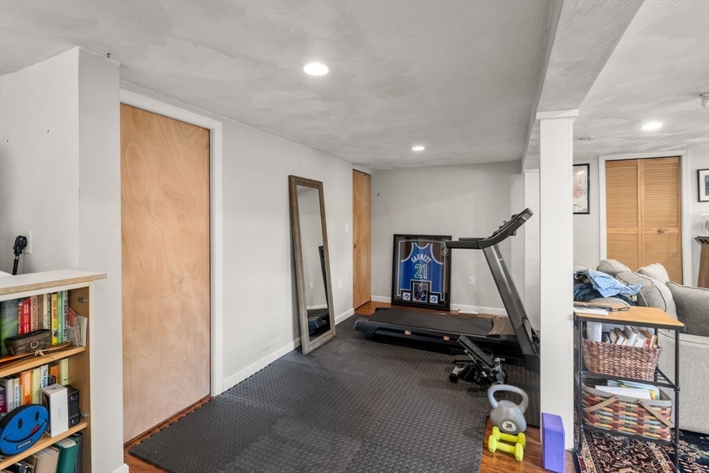 Waltham, Massachusetts, 02453, United States, 3 Bedrooms Bedrooms, ,2 BathroomsBathrooms,Residential,For Sale,1939650