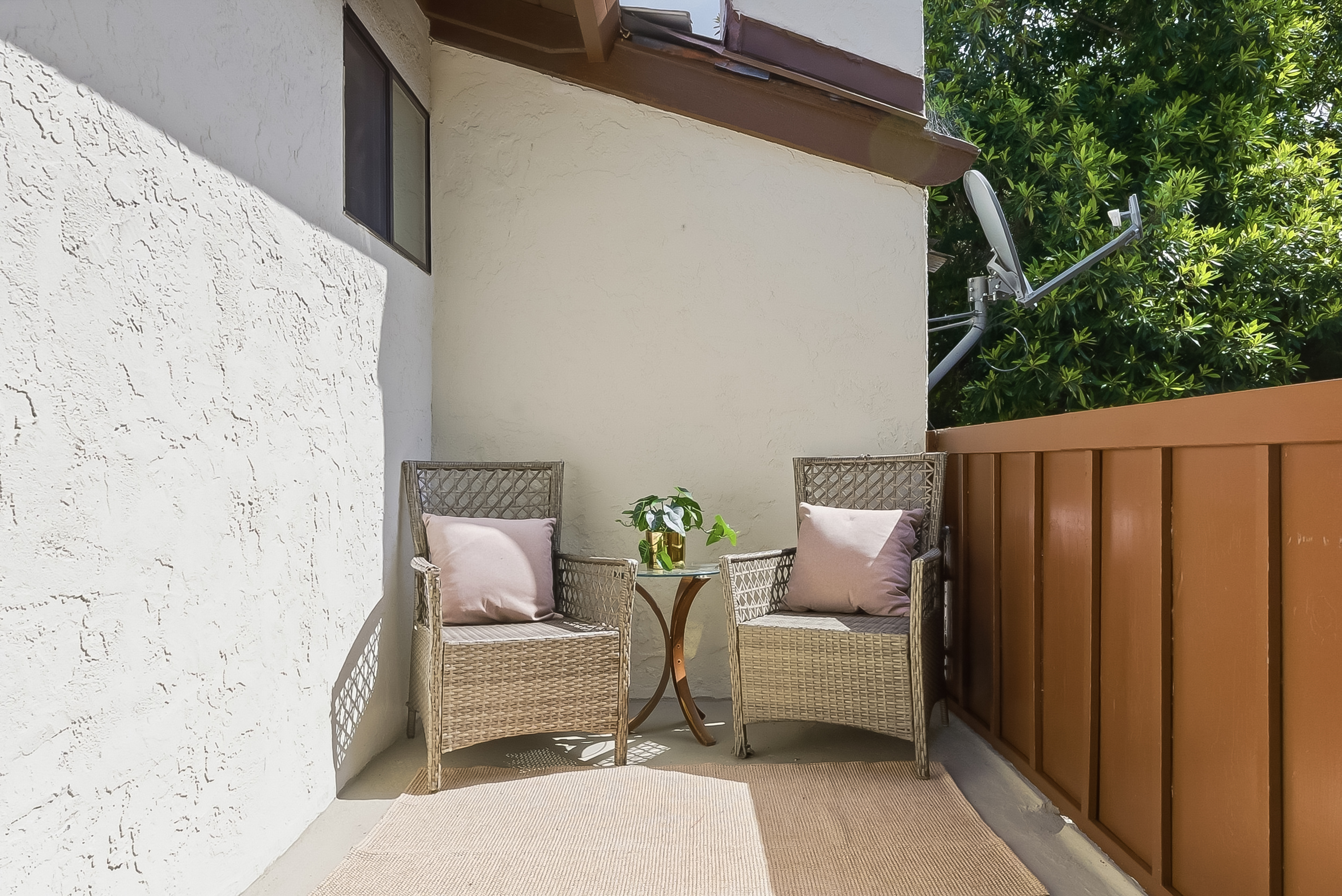  Spanish-Style Townhome in Tranquil Community - 物件實景