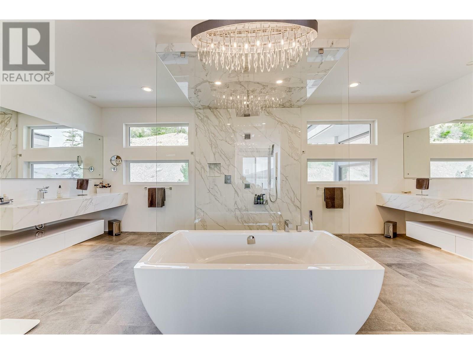 LAKE COUNTRY, British Columbia, V4V 2G2, CA, 4 Bedrooms Bedrooms, ,3 BathroomsBathrooms,Residential,For Sale,1859669