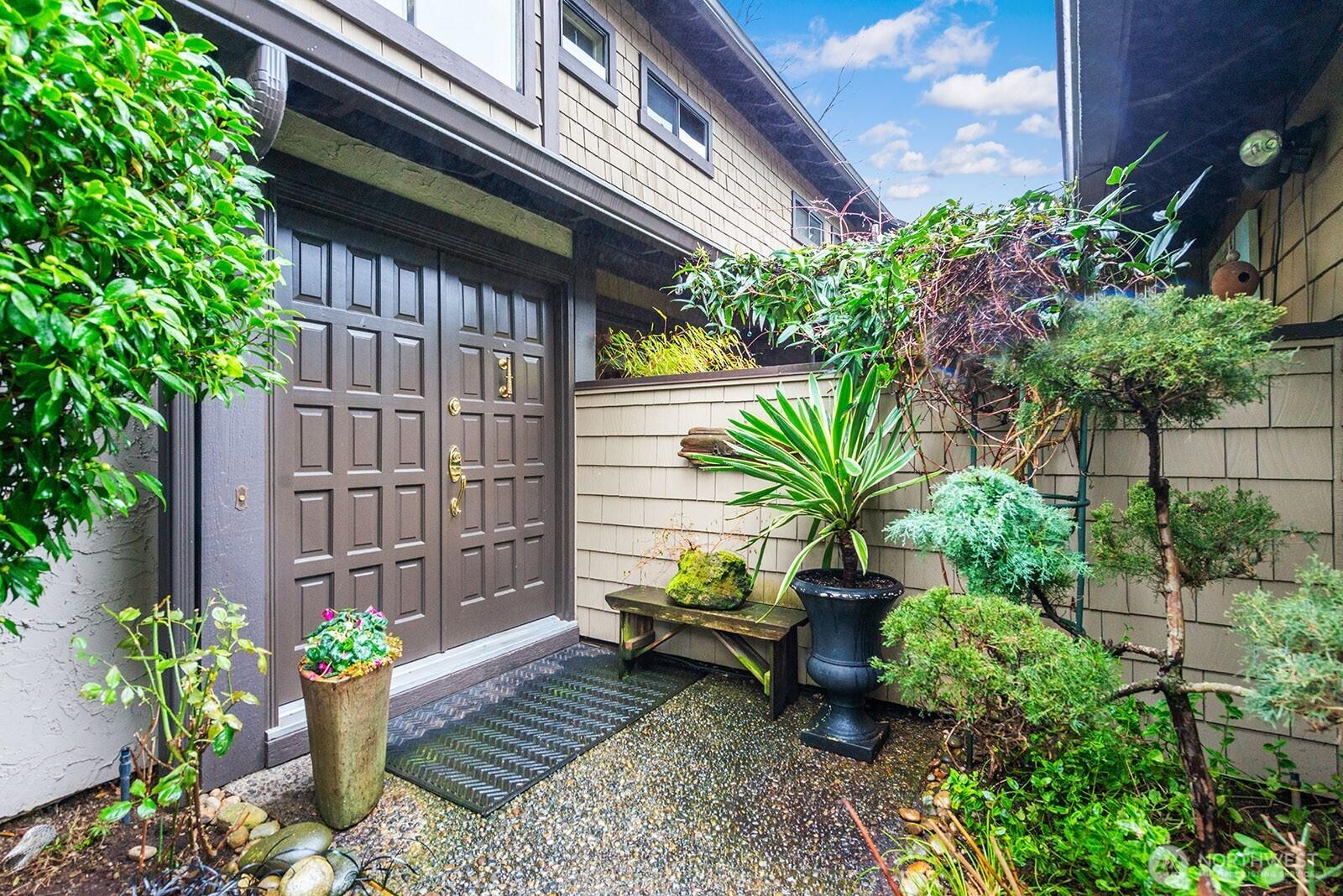 SEATTLE, Washington, 98133, United States, 2 Bedrooms Bedrooms, ,3 BathroomsBathrooms,Residential,For Sale,1712258