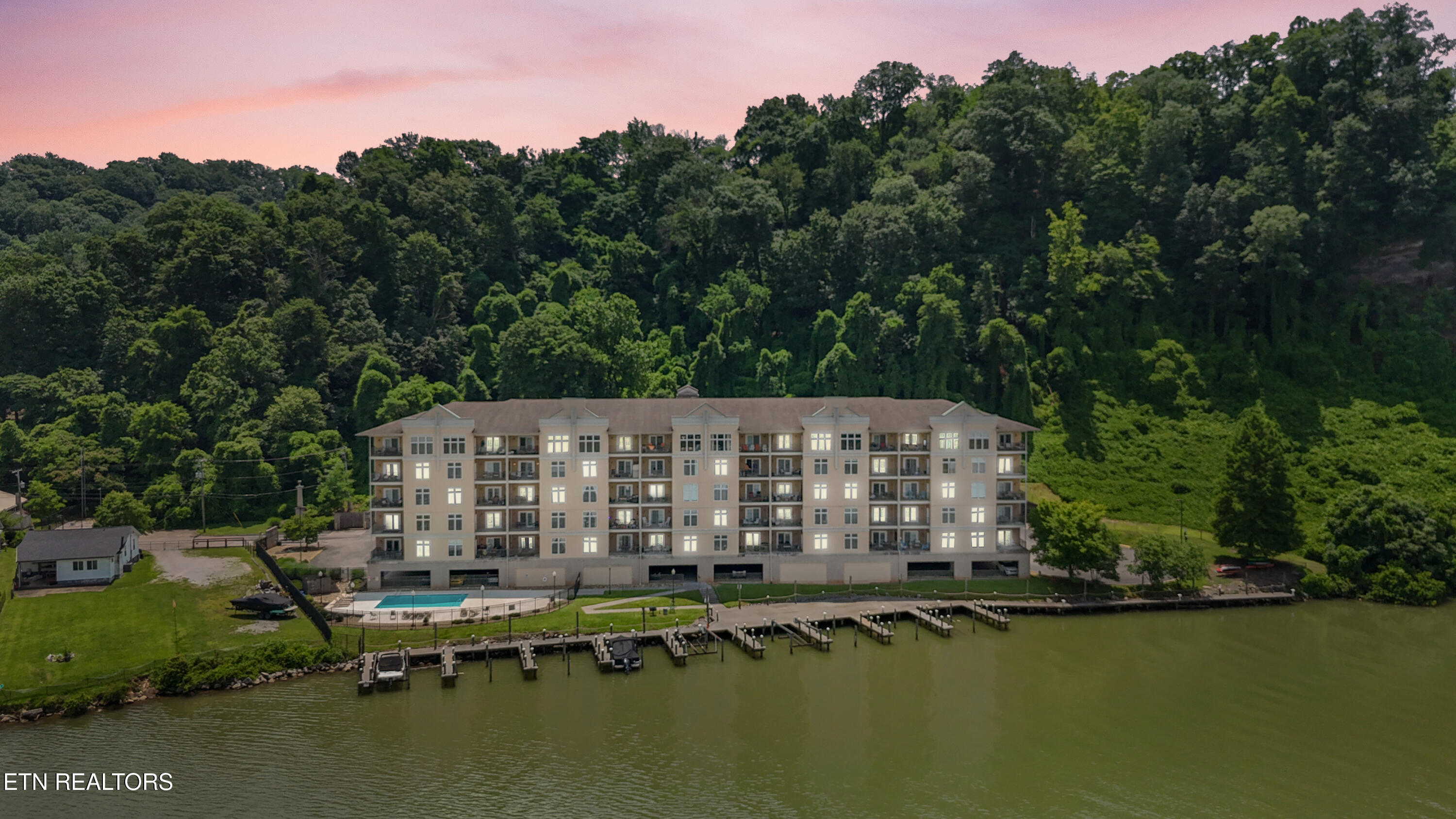 Knoxville, Tennessee, 37902, United States, 3 Bedrooms Bedrooms, ,2 BathroomsBathrooms,Residential,For Sale,1870599