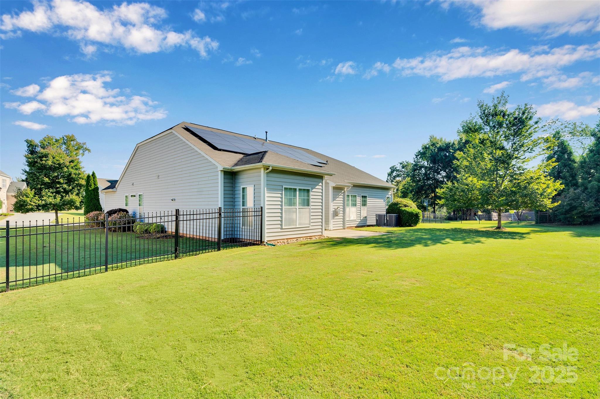 Charlotte, North Carolina, 28278, United States, 3 Bedrooms Bedrooms, ,2 BathroomsBathrooms,Residential,For Sale,1948260