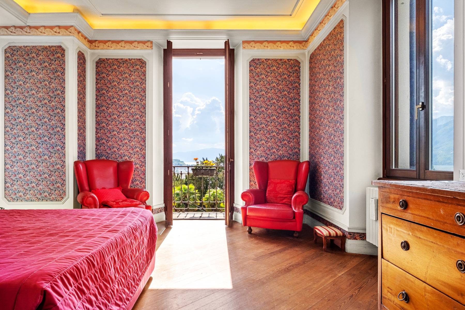 Luino, Varese, 21016, IT, 9 Bedrooms Bedrooms, ,10 BathroomsBathrooms,Residential,For Sale,1804075