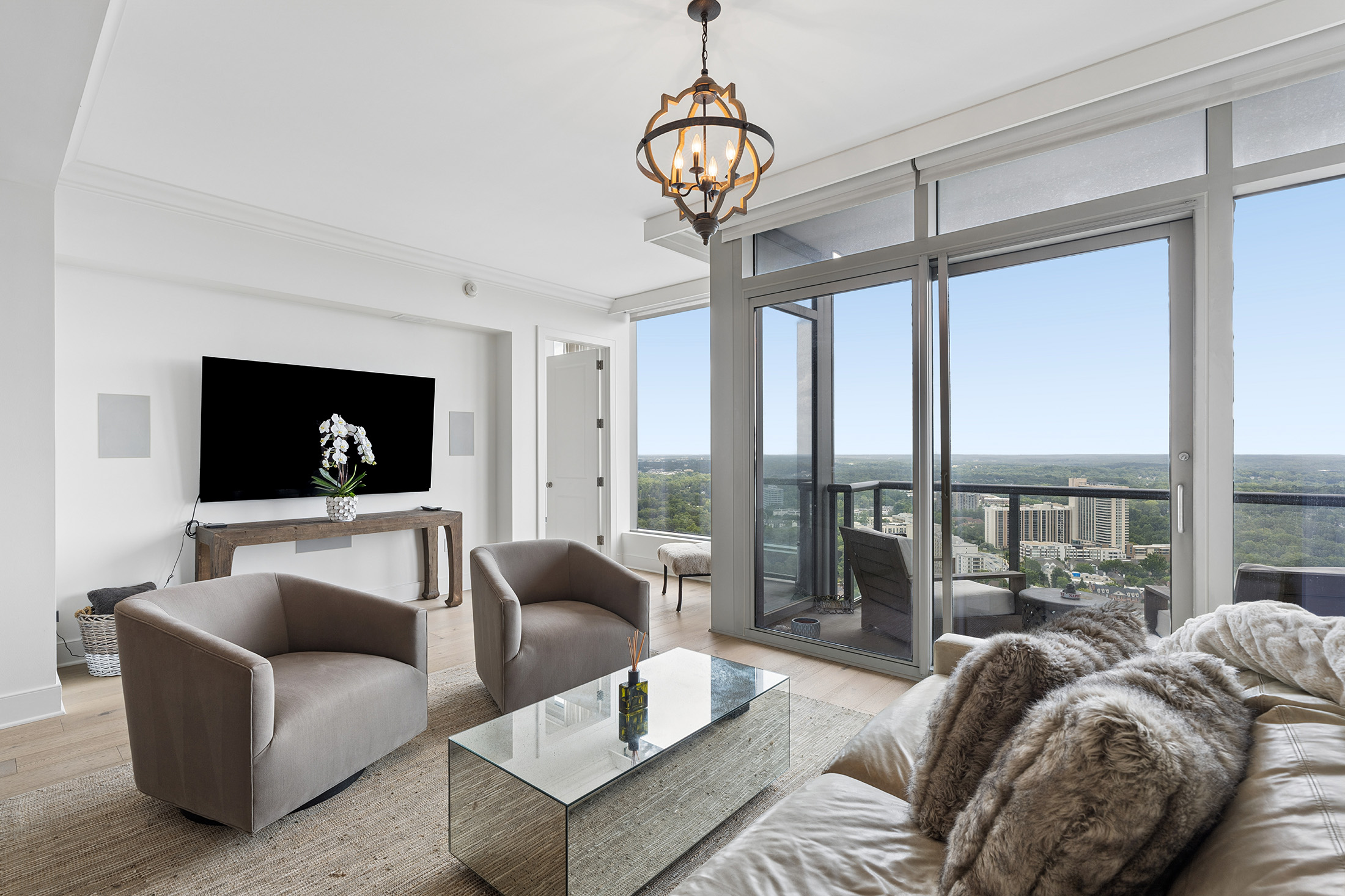  The Ritz-Carlton Residence — A Home With a View - 物件實景