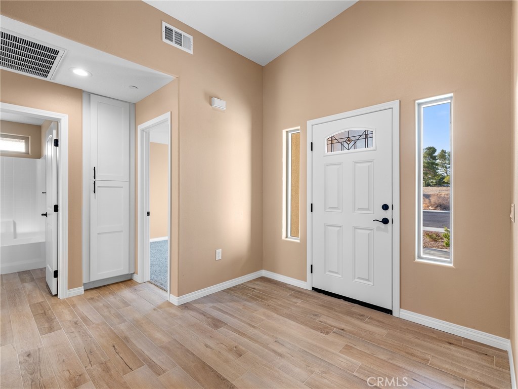 Victorville, California, 92395, United States, 3 Bedrooms Bedrooms, ,2 BathroomsBathrooms,Residential,For Sale,1948419