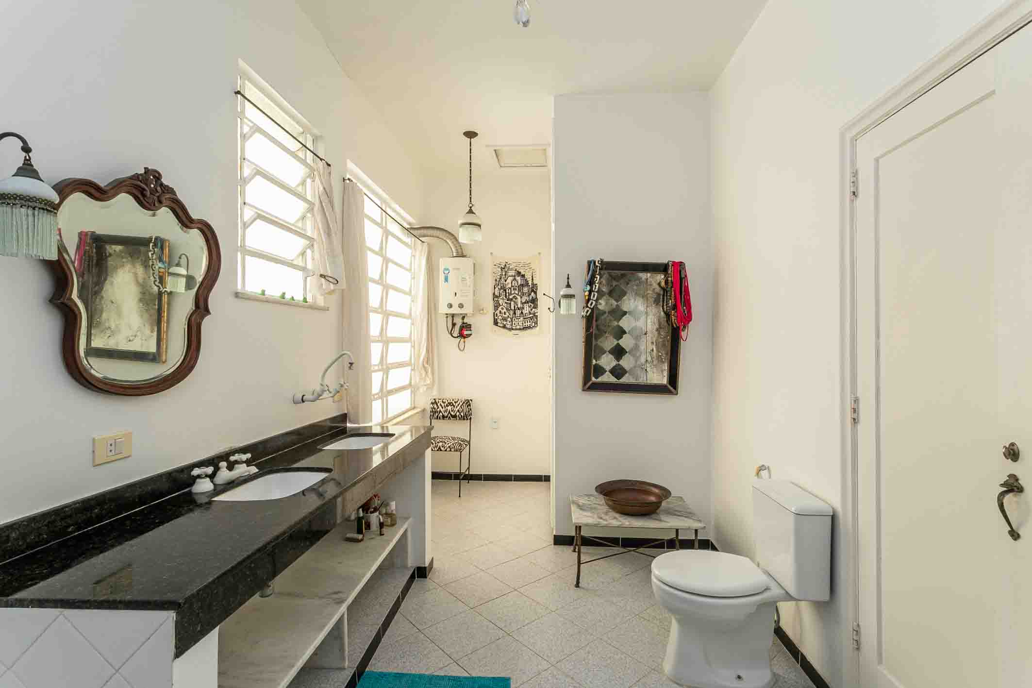  Spacious residence on a quiet street with landscaped garden - 物件實景