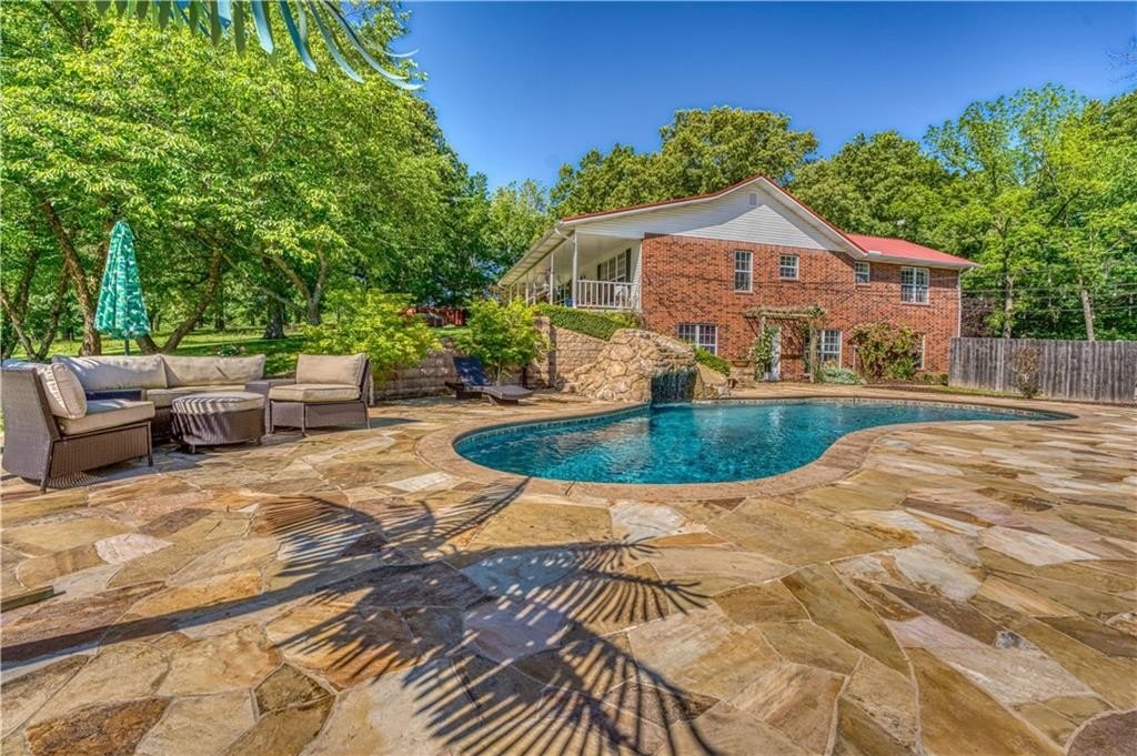Harrison, Arkansas, 72601, United States, 4 Bedrooms Bedrooms, ,4 BathroomsBathrooms,Residential,For Sale,1763451