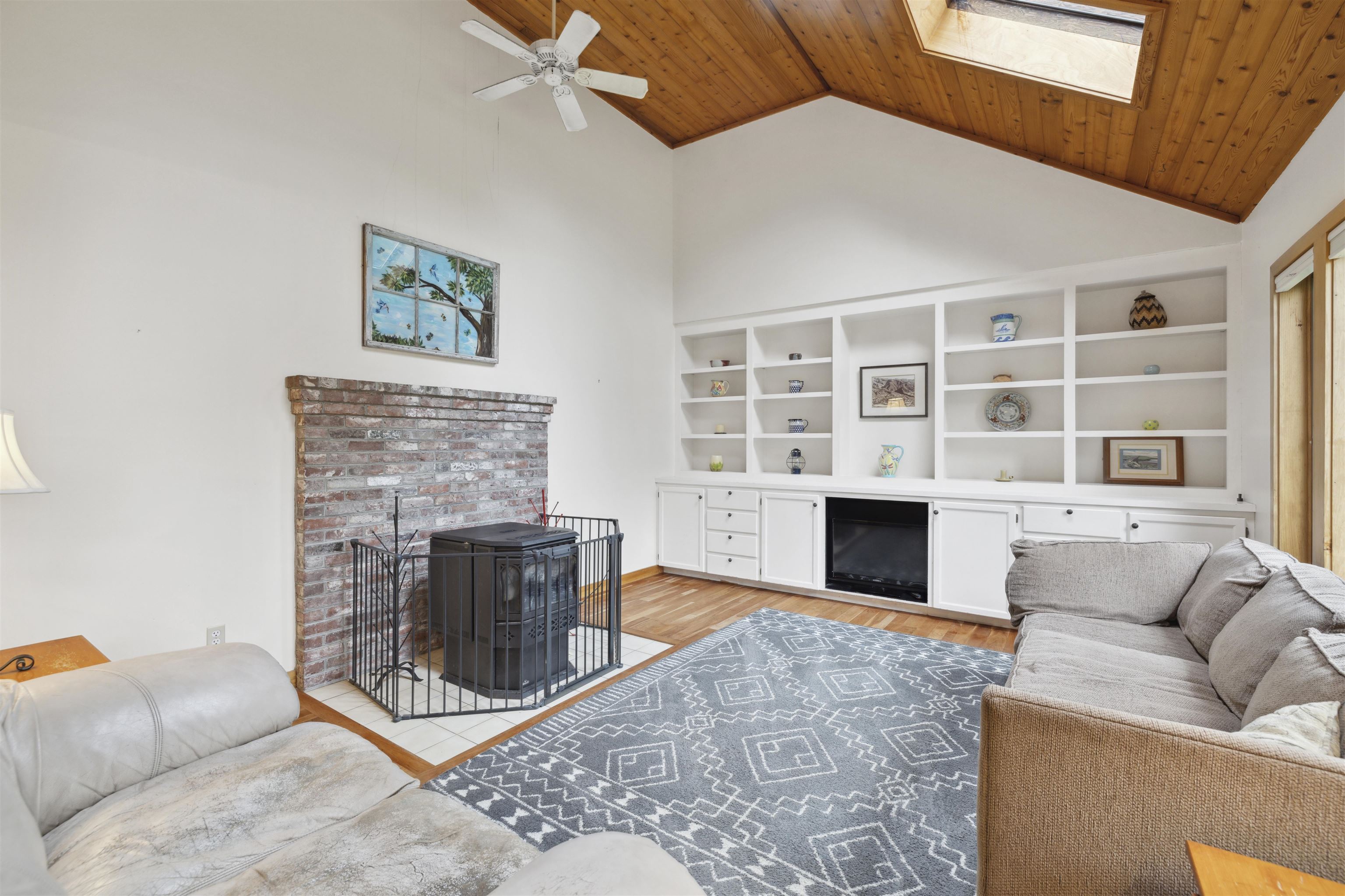 263 old post RD, Newbury, New Hampshire, 03255, United States, 3 Bedrooms Bedrooms, ,2 BathroomsBathrooms,Residential,For Sale,263 old post RD,1627941