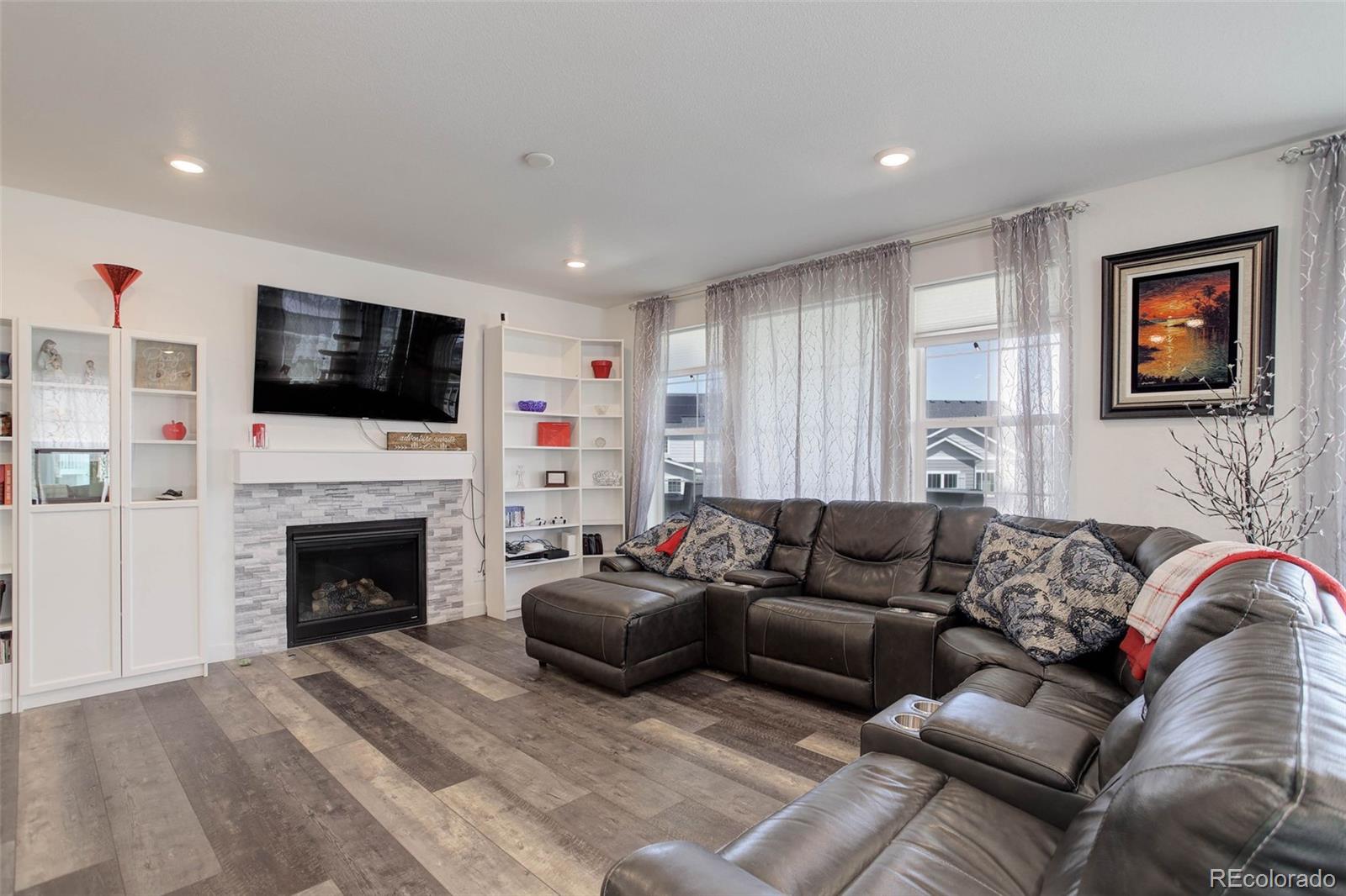 Aurora, Colorado, 80016, United States, 5 Bedrooms Bedrooms, ,2 BathroomsBathrooms,Residential,For Sale,1819057
