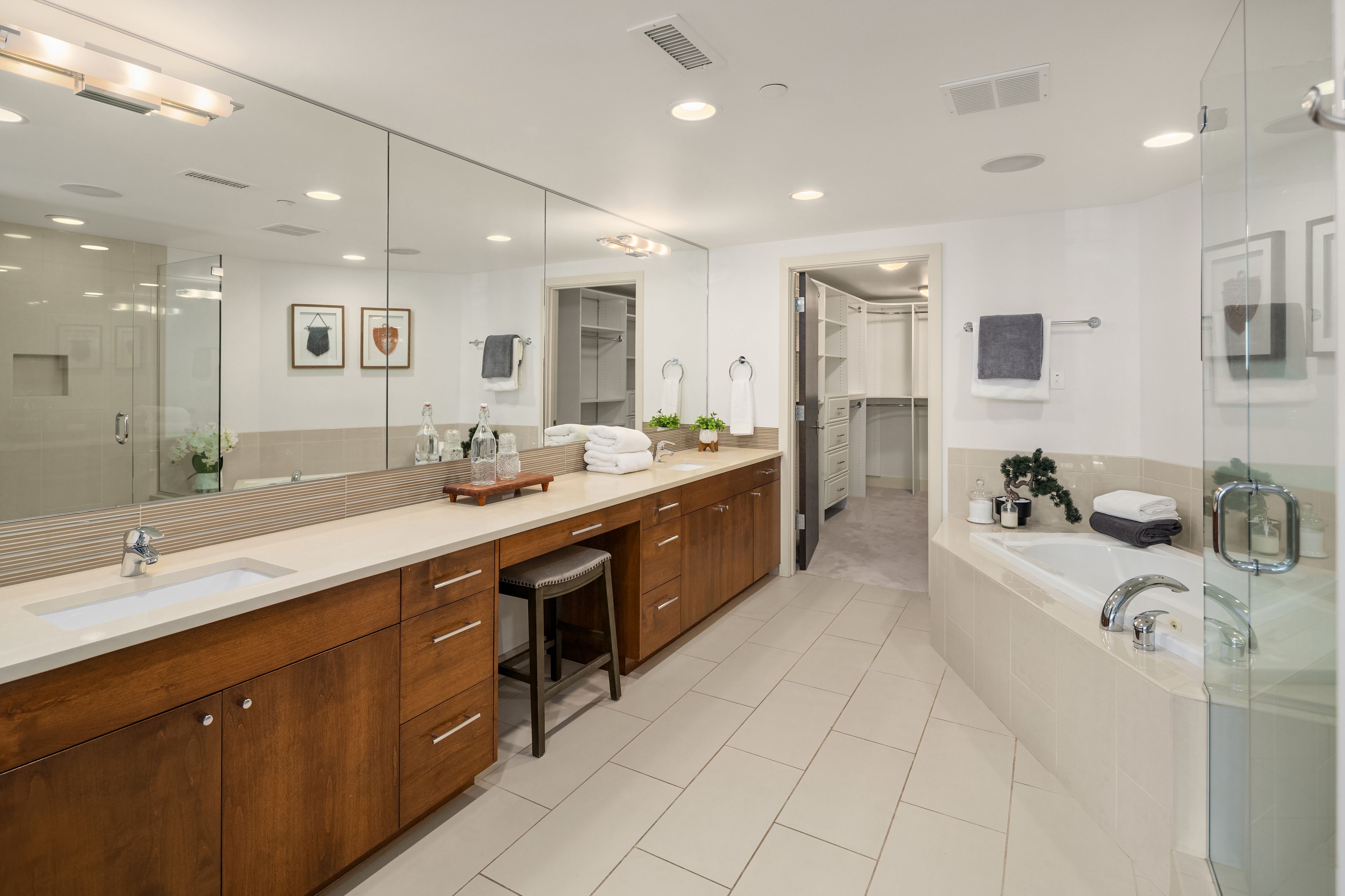  9123 NE Juanita Dr Unit #205, Kirkland, WA 98034 - 物件實景