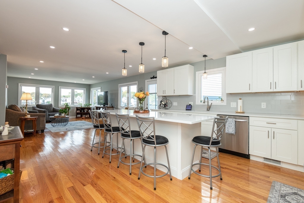 Lynn, Massachusetts, 01904, United States, 2 Bedrooms Bedrooms, ,4 BathroomsBathrooms,Residential,For Sale,1975841