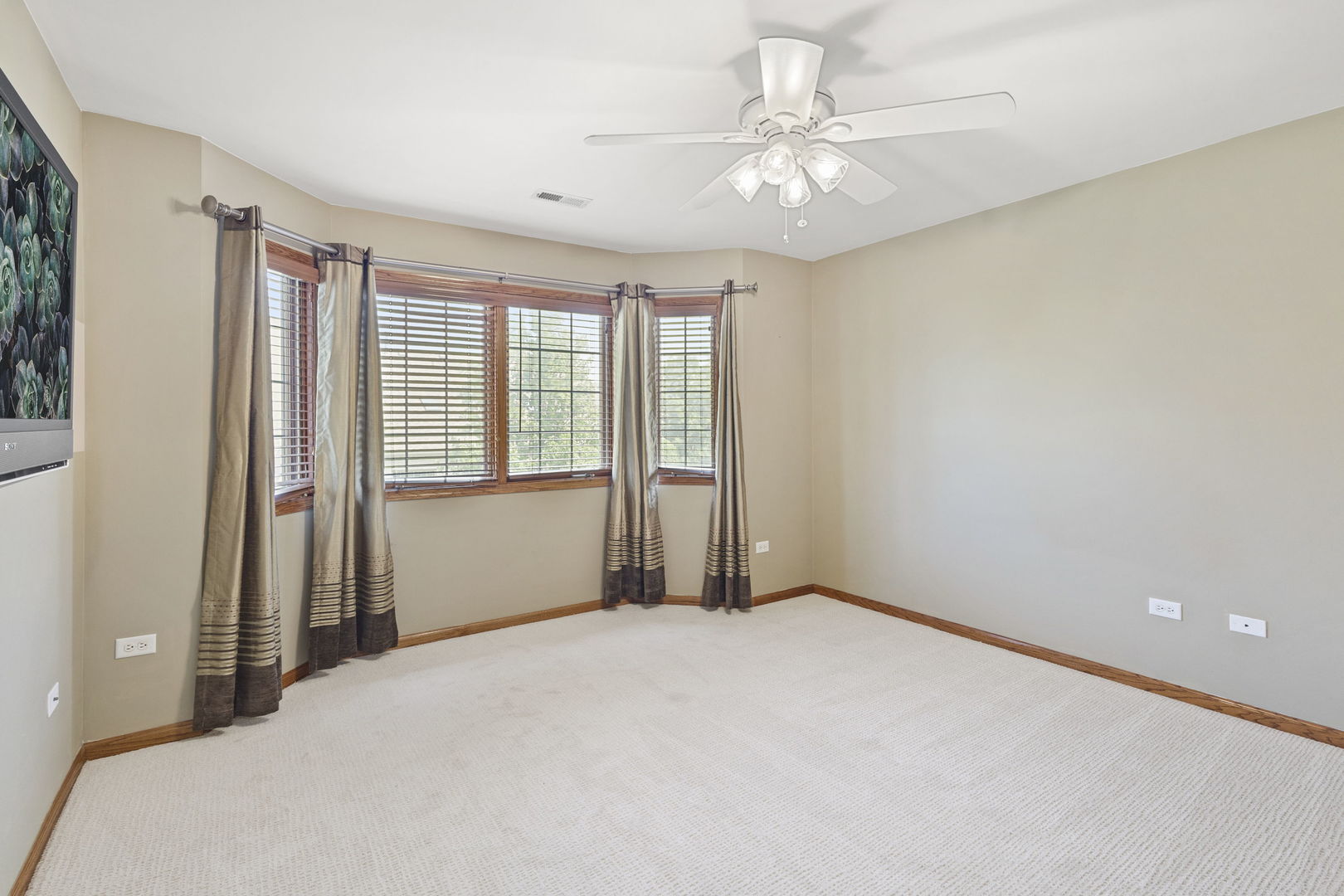 Orland Park, Illinois, 60467, United States, 3 Bedrooms Bedrooms, ,4 BathroomsBathrooms,Residential,For Sale,1927522