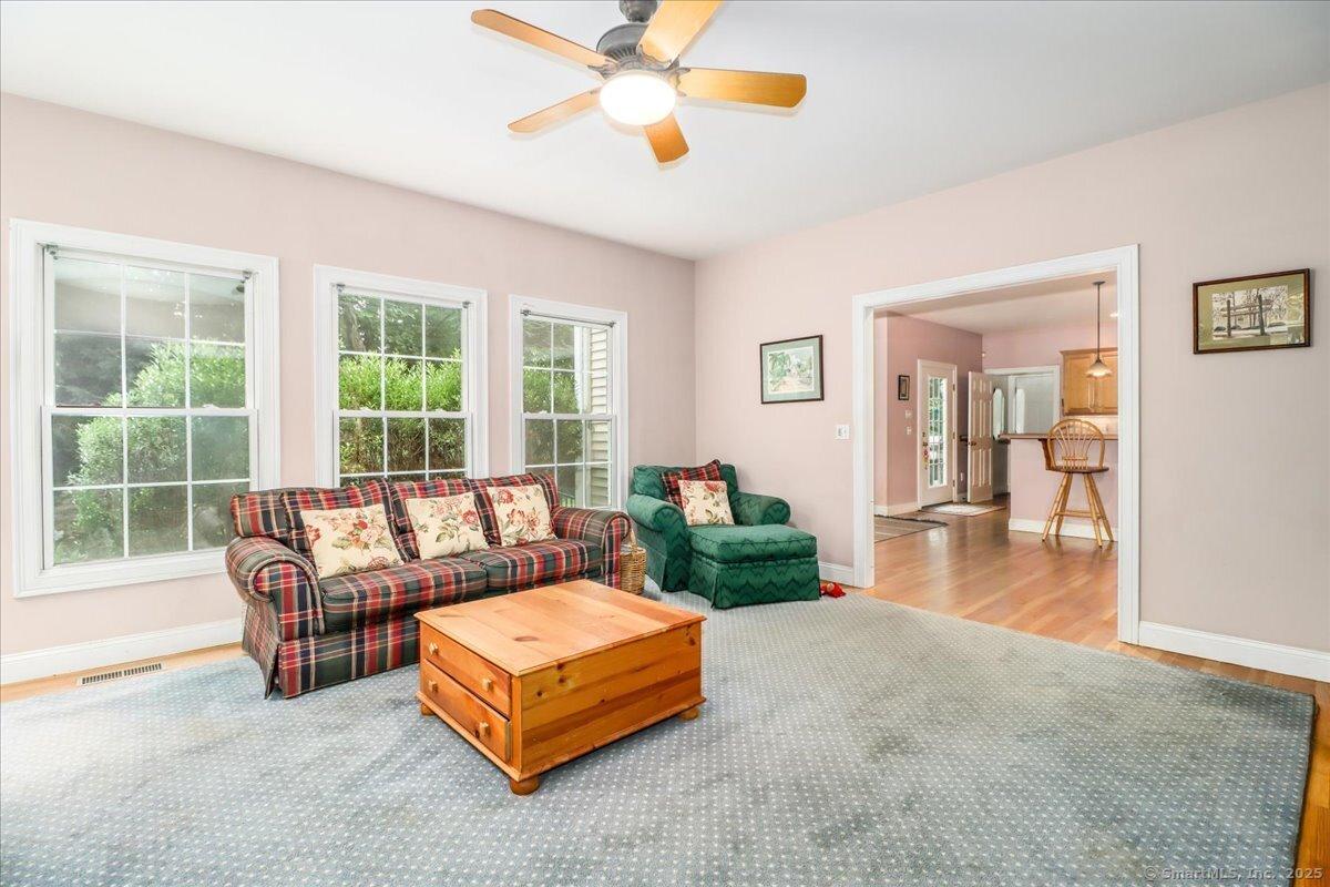 Shelton, Connecticut, 06484, United States, 5 Bedrooms Bedrooms, ,4 BathroomsBathrooms,Residential,For Sale,1943251