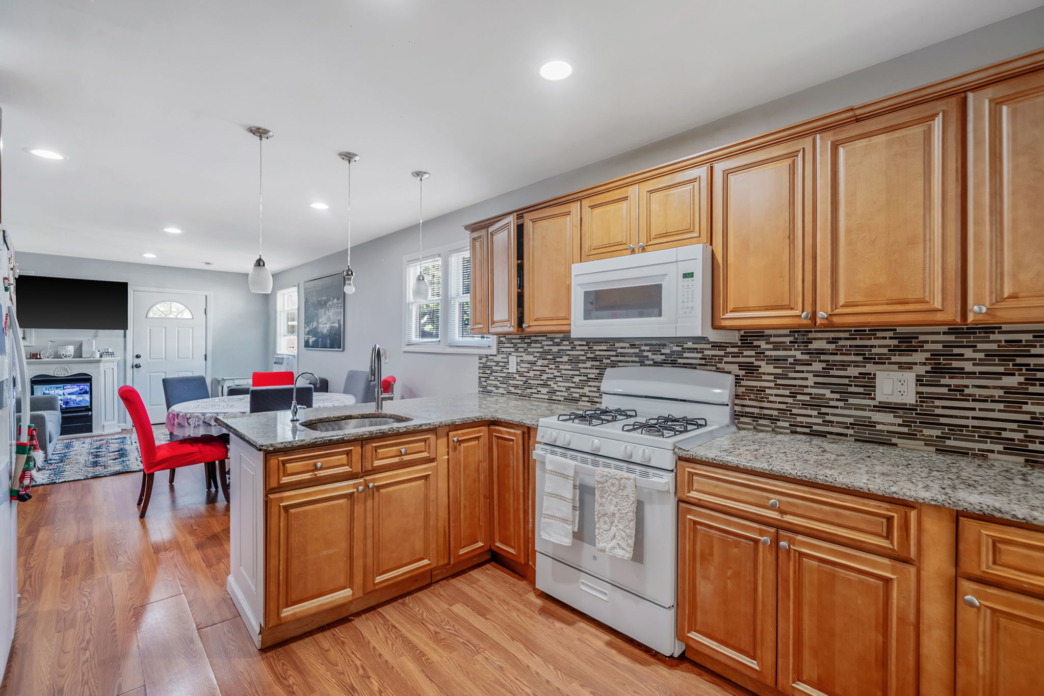 Bay Shore, New York, 11706, United States, 3 Bedrooms Bedrooms, ,3 BathroomsBathrooms,Residential,For Sale,2048700