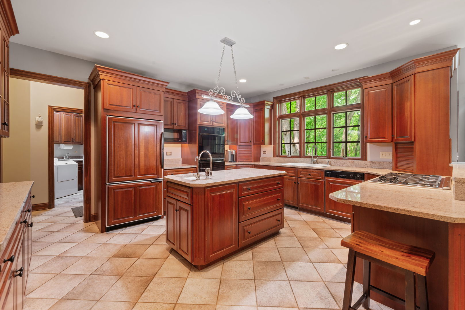 St. Charles, Illinois, 60175, United States, 4 Bedrooms Bedrooms, ,5 BathroomsBathrooms,Residential,For Sale,1848567