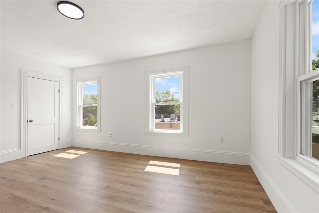 Quincy, Massachusetts, 02169, United States, 3 Bedrooms Bedrooms, ,2 BathroomsBathrooms,Residential,For Sale,1943561