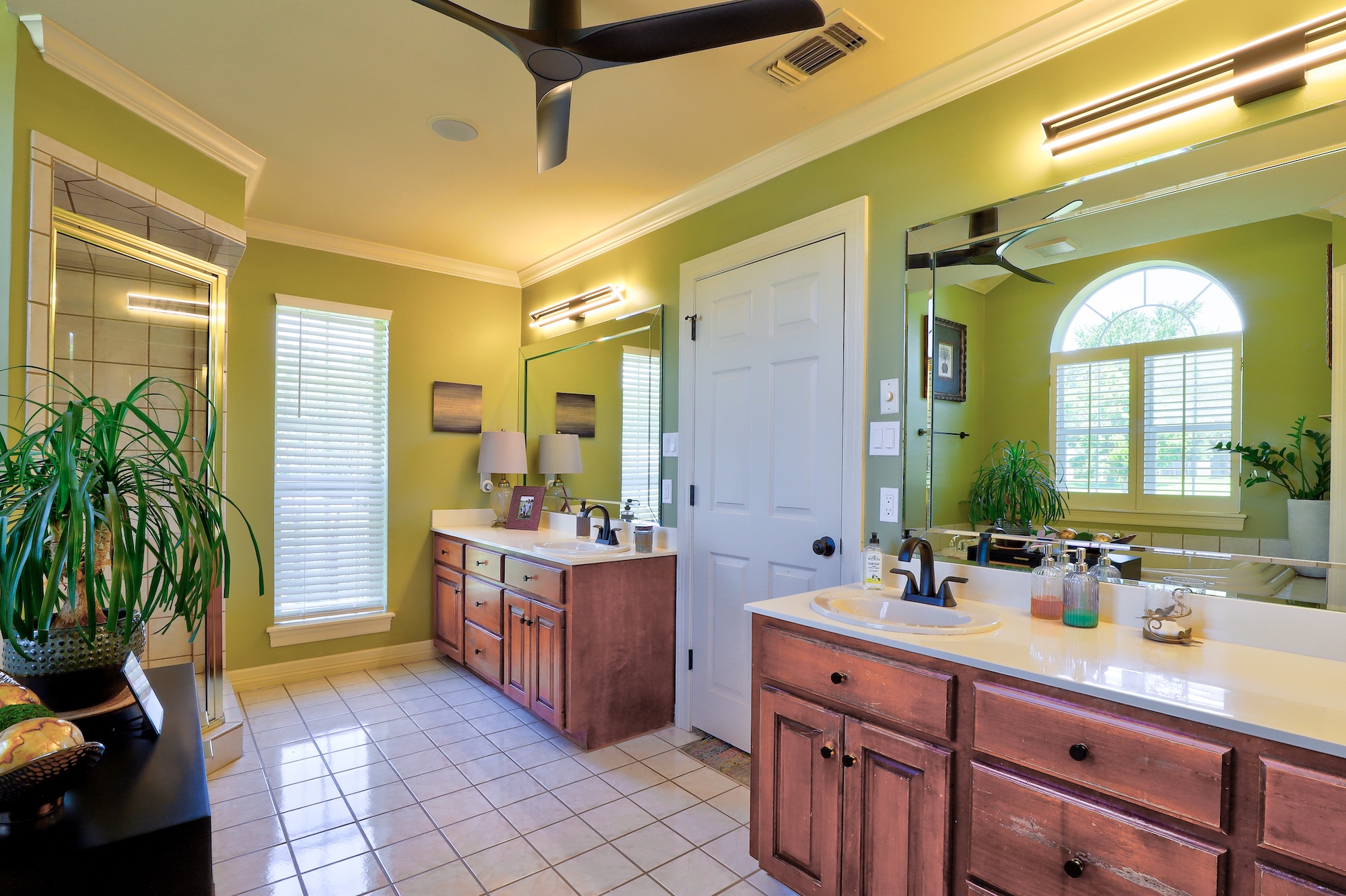 Texarkana, Texas, 75503, United States, 4 Bedrooms Bedrooms, ,4 BathroomsBathrooms,Residential,For Sale,1976684
