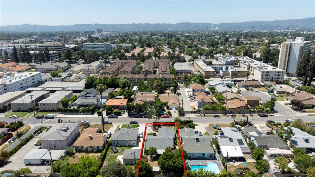 Van Nuys, California, 91405, United States, 2 Bedrooms Bedrooms, ,2 BathroomsBathrooms,Residential,For Sale,1941030