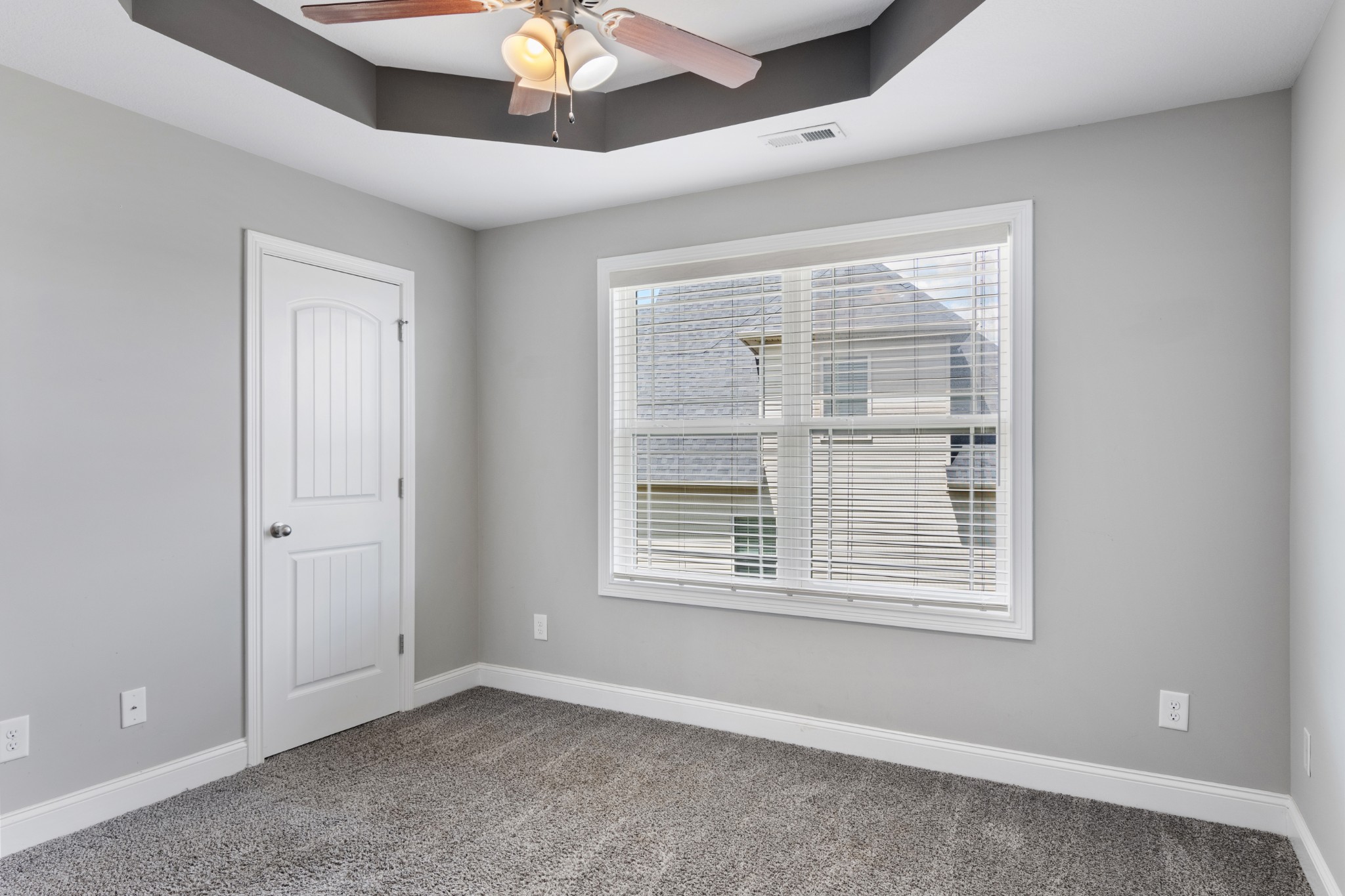 Clarksville, Tennessee, 37043, United States, 5 Bedrooms Bedrooms, ,4 BathroomsBathrooms,Residential,For Sale,1975936