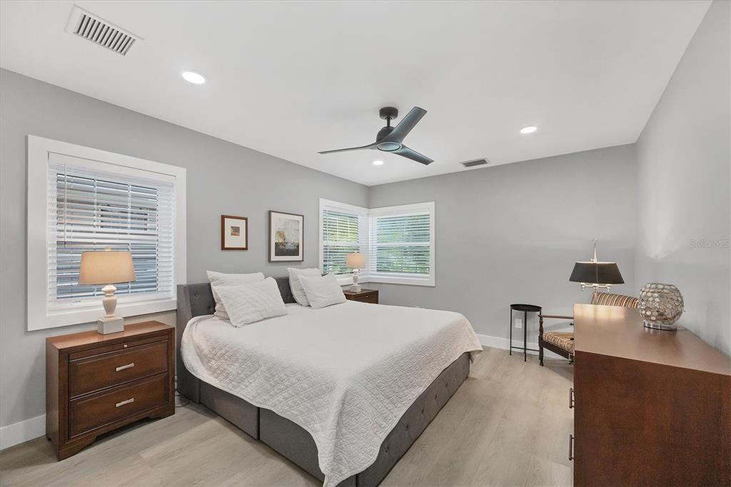 Sarasota, Florida, 34236, United States, 2 Bedrooms Bedrooms, ,2 BathroomsBathrooms,Residential,For Sale,1960747