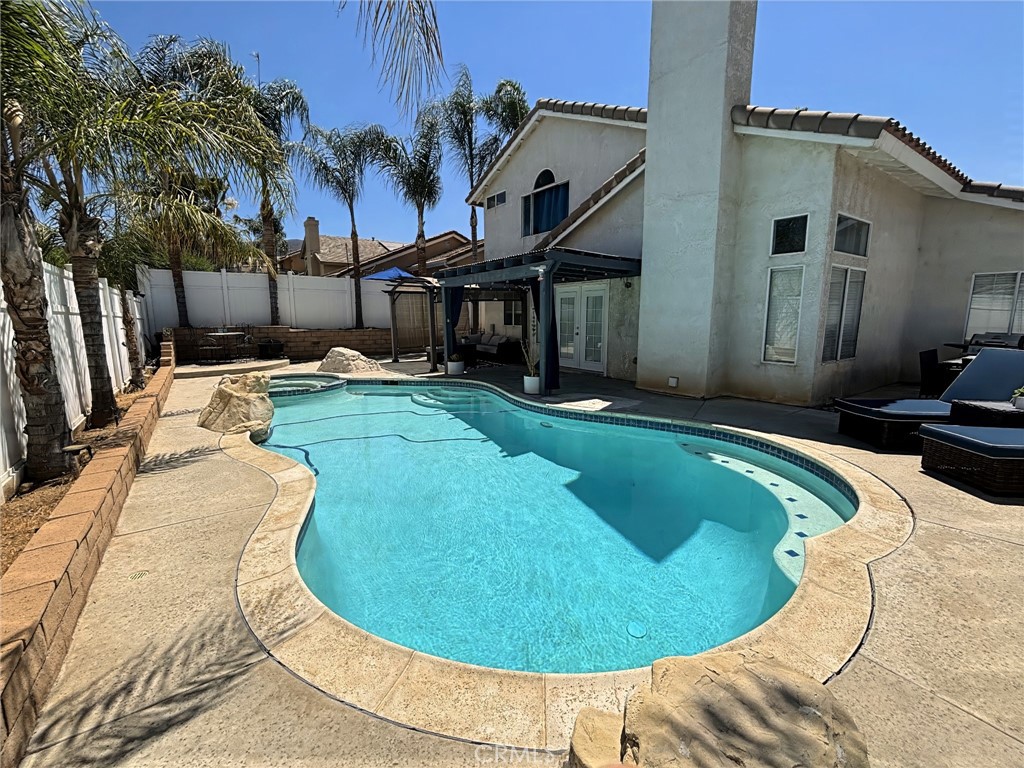 Corona, California, 92883, United States, 3 Bedrooms Bedrooms, ,2 BathroomsBathrooms,Residential,For Sale,1944812