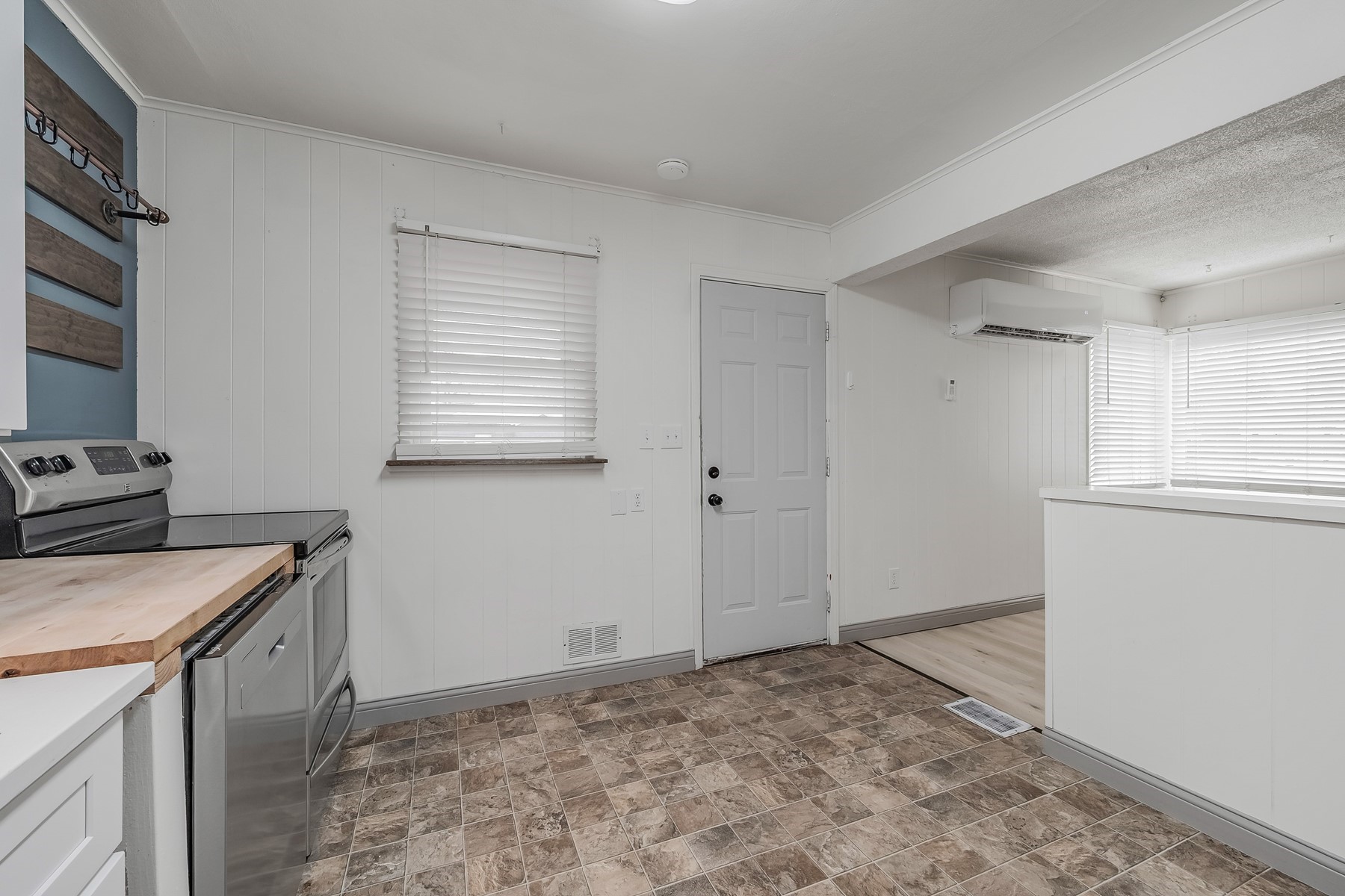  Adorable Cottage in North Spokane - 物件實景