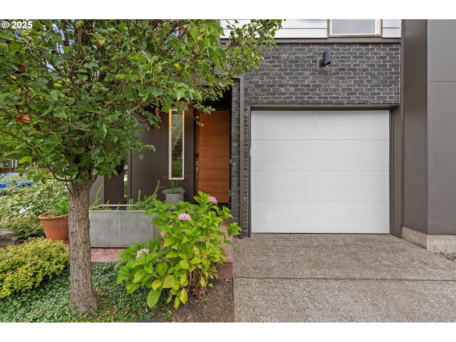 Portland, Oregon, 97211, United States, 3 Bedrooms Bedrooms, ,2 BathroomsBathrooms,Residential,For Sale,1926283