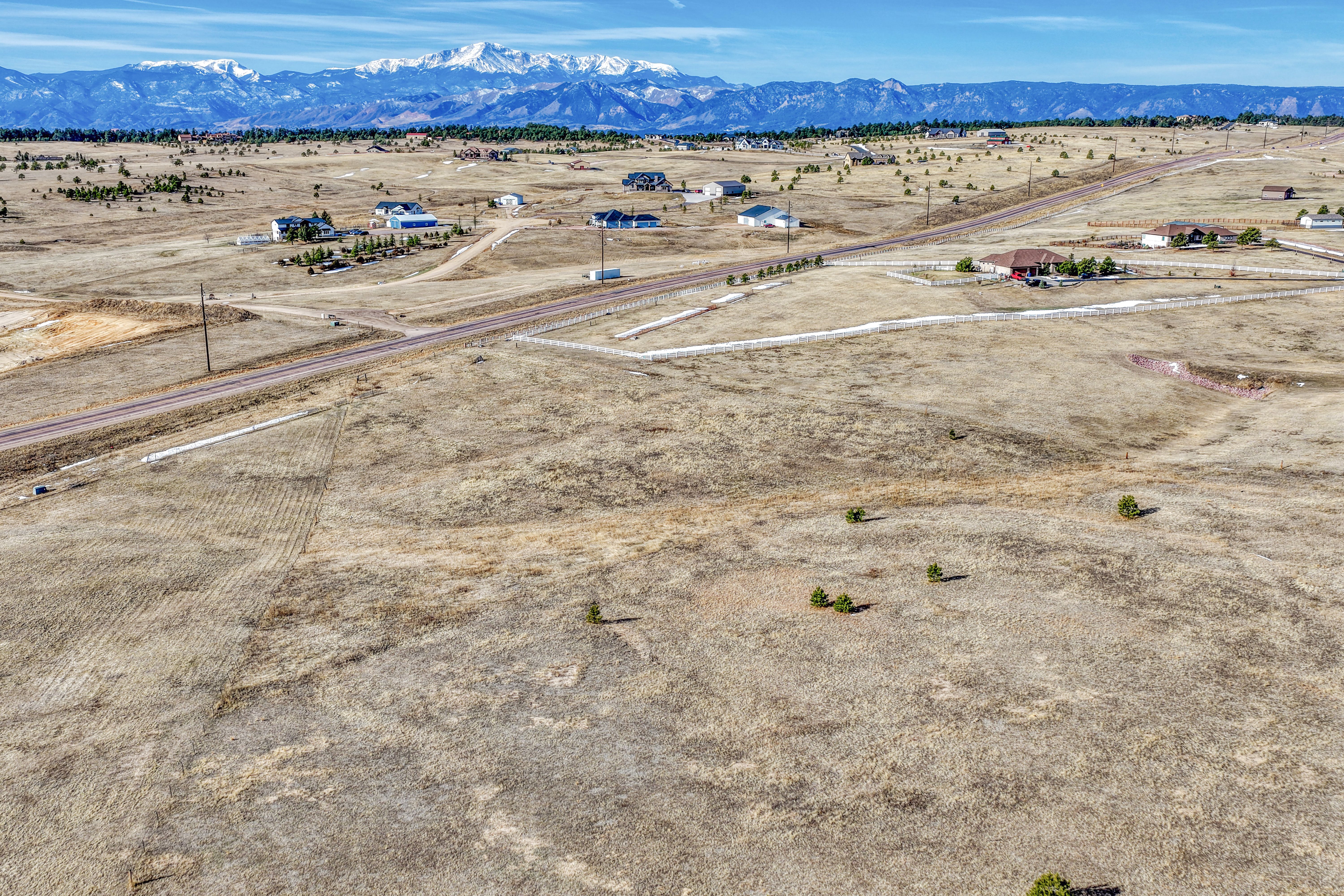  5 acres with mountain views in sought after Black Forest - 物件實景