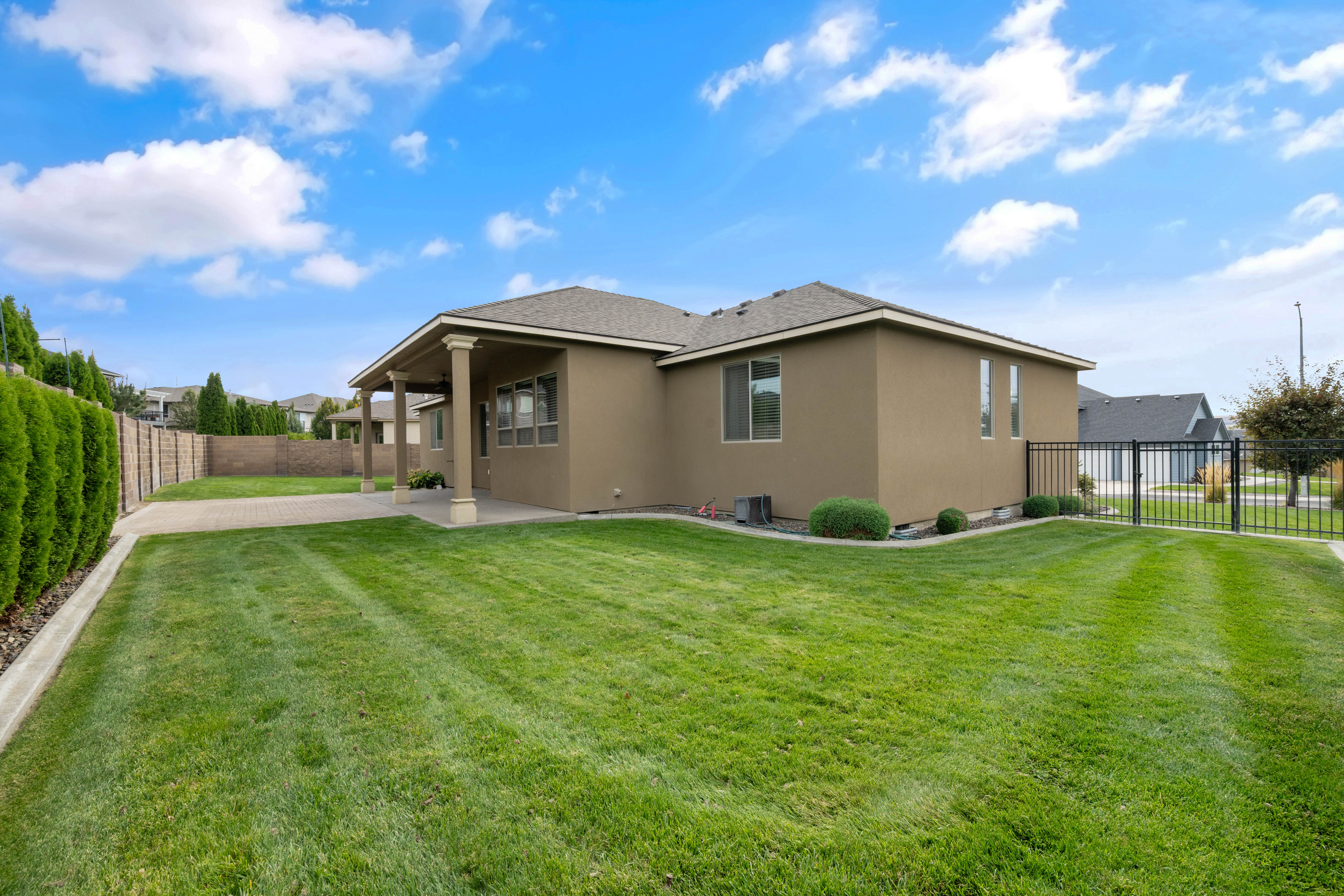 Corner Lot in The Heights at Meadow Springs - 物件實景
