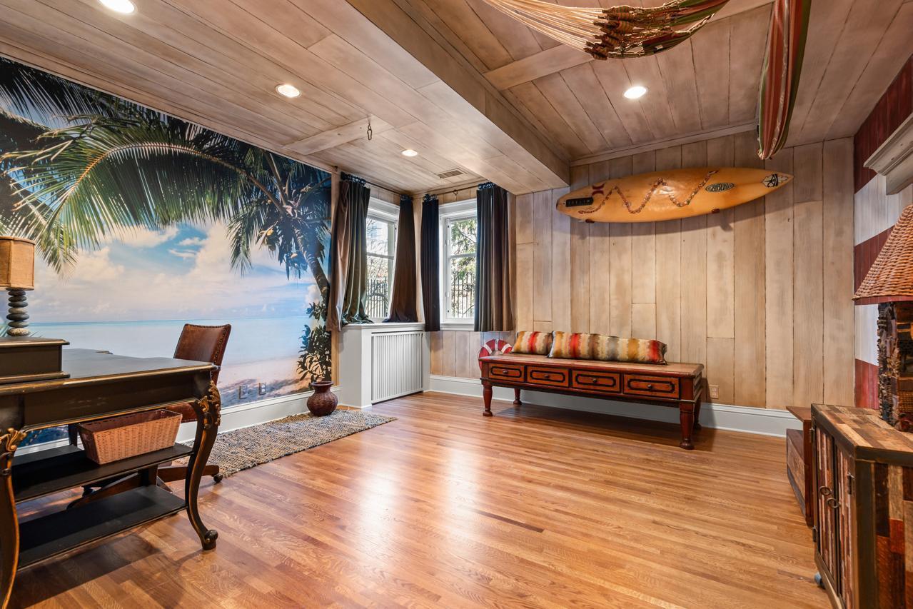 Minneapolis, Minnesota, 55405, United States, 4 Bedrooms Bedrooms, ,4 BathroomsBathrooms,Residential,For Sale,1821266