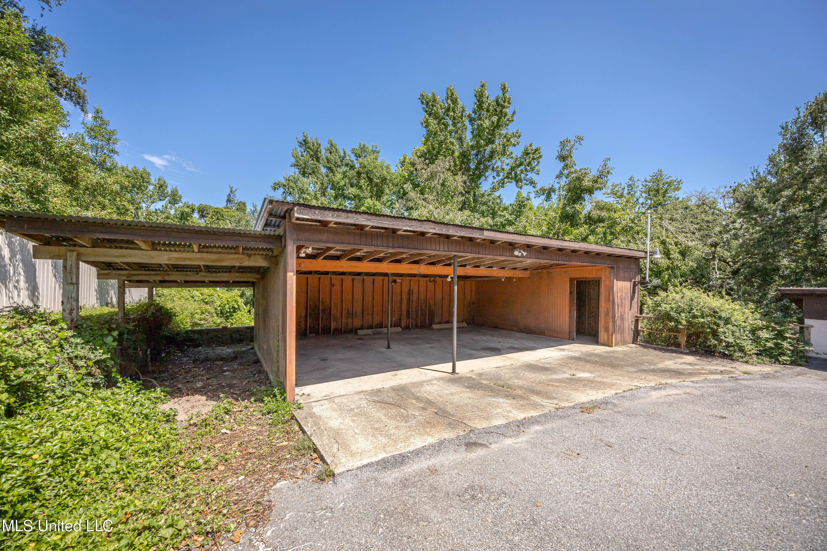 Ocean Springs, Mississippi, 39564, United States, 3 Bedrooms Bedrooms, ,3 BathroomsBathrooms,Residential,For Sale,1903607