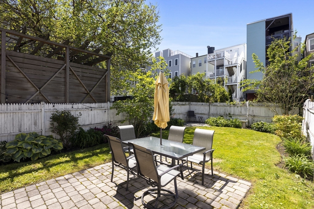 Boston, Massachusetts, 02128, United States, 2 Bedrooms Bedrooms, ,2 BathroomsBathrooms,Residential,For Sale,2048108