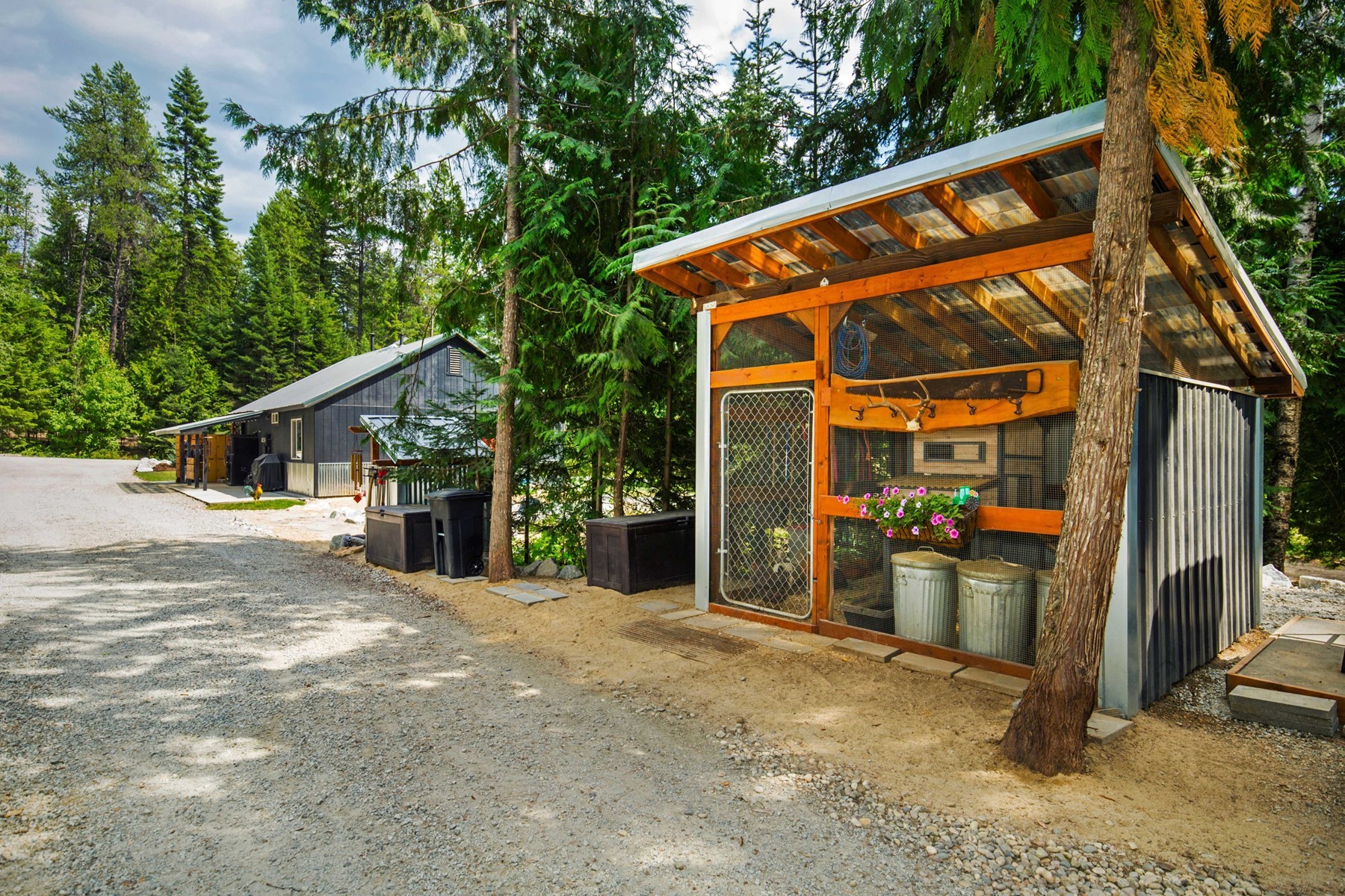  1042 N Wrenco Road - 物件實景