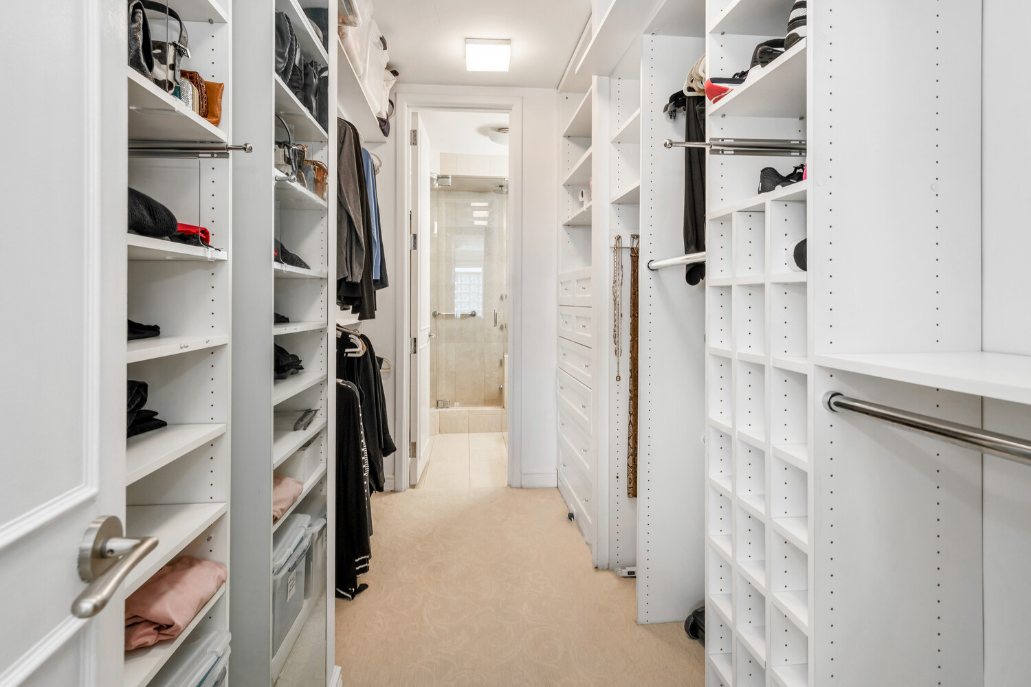 New York City, New York, 10022, United States, 3 Bedrooms Bedrooms, ,3 BathroomsBathrooms,Residential,For Sale,1882416